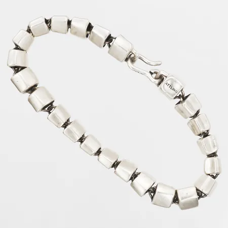 Armband, Efva Attling, Spine Bracelet, längd: 22cm, bredd: 9mm, märkt ATTLING,  bruksslitage, 925/1000 silver.  Vikt: 43,6 g