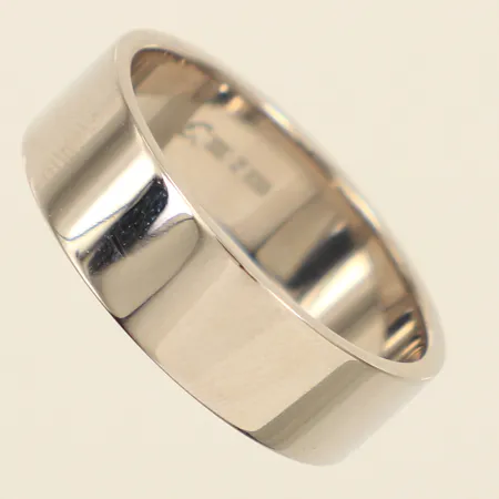 Ring, stl 21, bredd 7mm, Heribert Engelbert AB, box, 950/1000 Platina Vikt: 14,4 g