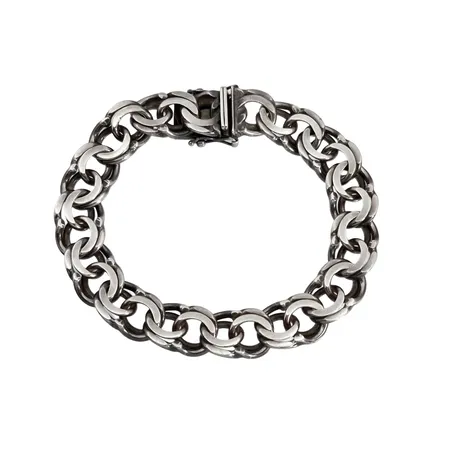 Armband Bismarck, silver 925/1000, kraftigare modell, Guldfynd (GHA), längd knäppt 19,5 cm, bredd 11 mm, tjocklek 3,7 mm Vikt: 33,5 g