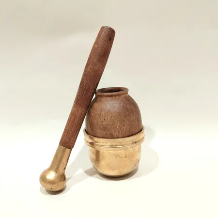 Mortel, Bertel Gardberg, Boda, Finland, teak och mässing, höjd ca 11cm, stötens längd ca 20,5cm, märken, repor. 