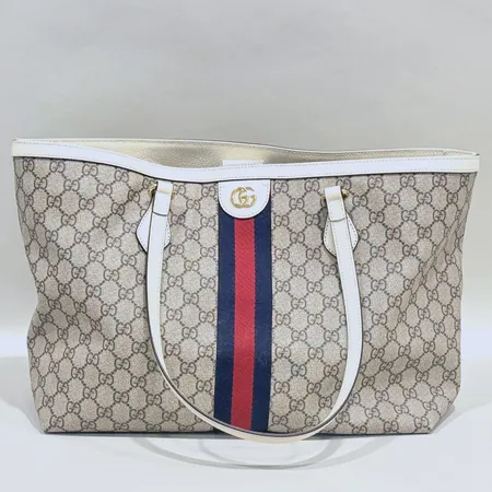 Väska Gucci, Ophidia Large Tote Bag GG Supreme, mått: 38 x 28 x 14cm, modellnr: 631685.525040, beige och vitt läder, guldfärgat beslag, smärre slitage på axelband, inga tillbehör.  