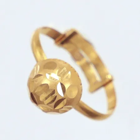 Ring, justerbar, Ø17½, något ojämn i skenan, 21K Vikt: 1,6 g