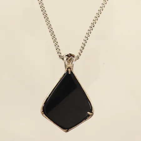 Hänge Onyx, längd 55mm, bredd 37mm, Kedja pansar, längd 71cm, bredd 3mm, 925/1000 silver  Vikt: 41,4 g