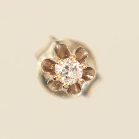 Udda örhänge med diamant ca 0,04ct, bredd 4,7mm, snurrebuss i silver 925/1000, ostämplat, 18K  Vikt: 0,4 g