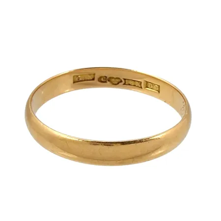 Ring, 18K guld, slät modell, Ø22½ mm, bredd 4 mm, gravyr Vikt: 3,8 g