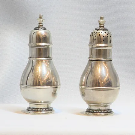Salt- och pepparkar, höjd ca 10cm, MGAB (Markströms Guldsmeds Ab K G, Uppsala 1958) Silver 830/1000  Vikt: 71 g