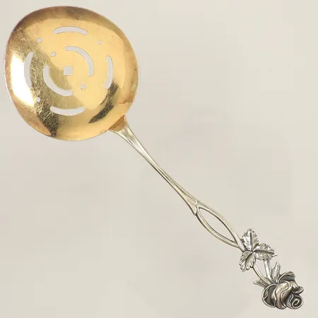 Sockerströare, längd 17cm, modell rosen, förgylld, finska stämplar, 830/1000 silver Vikt: 26,7 g
