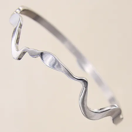 Armring, Edblad, Ø59,6mm, bredd: 2-3,6mm, vitmetall