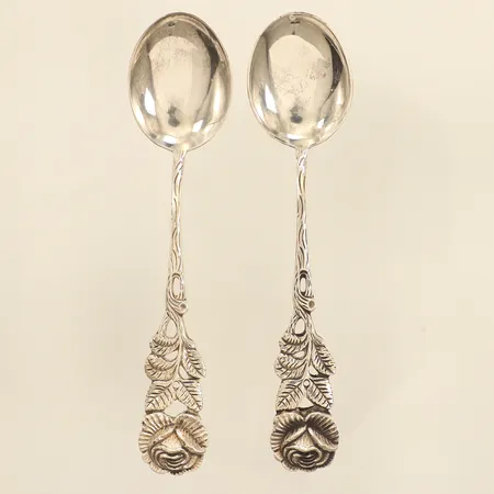 Två kaffeskedar, modell rosen, längd 11cm, 800/1000 silver  Vikt: 22,4 g