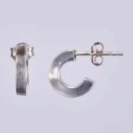 Ett par örhängen längd ca 1,1cm, bredd ca 2mm, silver 925/1000 Vikt: 3,3 g