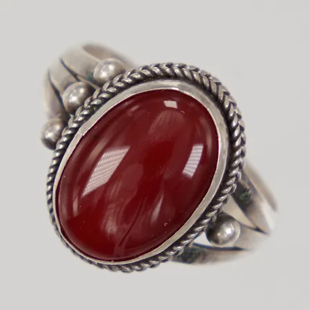 Ring stl 17, bredd 3,8-16,3mm, brun sten, små silverkulor saknas, silver  Vikt: 4,4 g