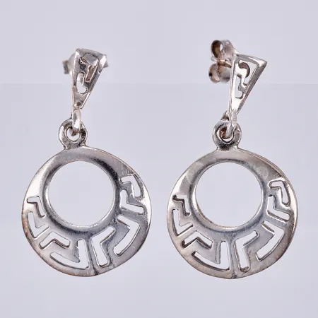 Ett par örhängen, längd ca 26mm, bredd ca 4-15mm, silver Vikt: 4,3 g