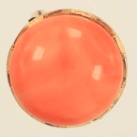 Ring med korall, stl 16, bredd 2-19mm, felstämplad 18K, 14K  Vikt: 8,2 g