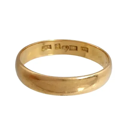 Ring, 18K guld, slät modell, gravyr Vikt: 3,5 g