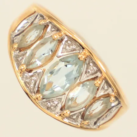 Ring med stenar, stl 17, bredd 11mm, GHA, 18K  Vikt: 3,6 g