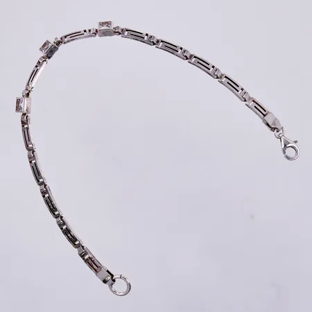 Armband med vita stenar, längd ca 17, bredd ca 4-5mm, 925/1000 silver Vikt: 5,9 g