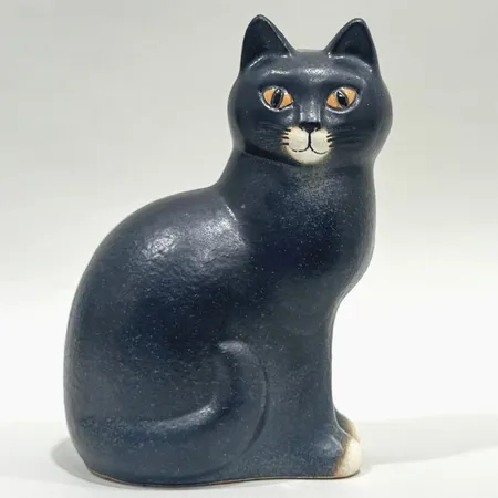 Figurin Lisa Larson, Katten Måns, K.Studion Gustavsberg, höjd: ca 14cm, bredd: 7,5cm, glaserat stengods, signerad.