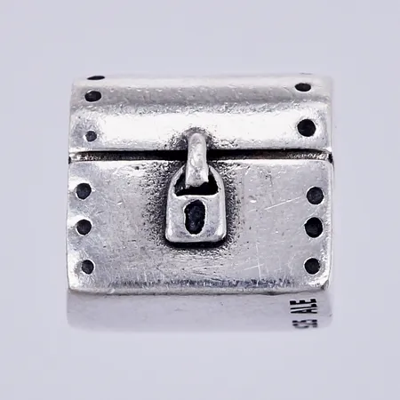 Berlock Kista Pandora, längd 0,9cm, bredd ca 8mm, silver 925/1000 Vikt: 4,3 g