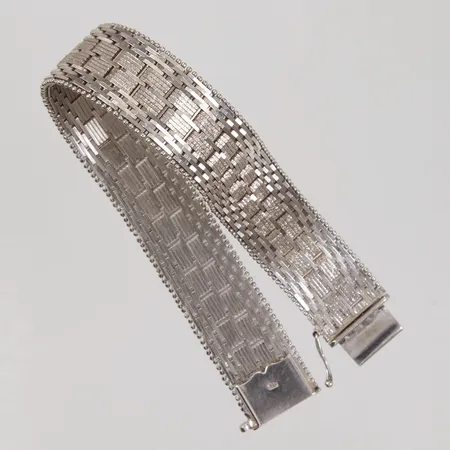 Armband 19cm, bredd 15mm, mönsterdekor, manglad modell, 925/1000 silver Vikt: 38,3 g