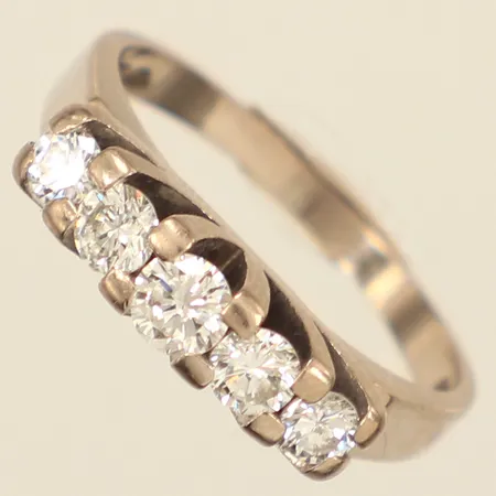 Ring diamanter 0,66ct enligt gravyr, stl 17½, bredd 4,3mm, Guldvaruaktiebolaget G. Dahlgren & Co Ab , år 1983, vitguld, 18K  Vikt: 5,3 g