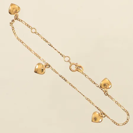 Armband med fyra berlocker hjärtan, längd 16cm, bredd 1,2mm, GHA, skadat lås, 18K  Vikt: 1,1 g