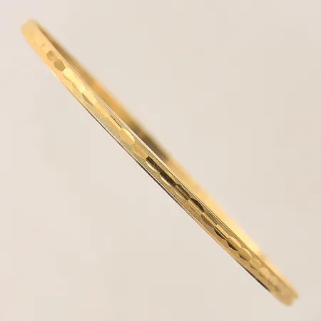 Armring, Ø61mm, bredd: 2,8mm, skev, 18K  Vikt: 4,6 g