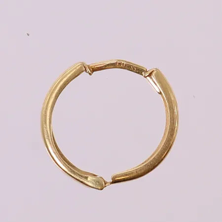 Skrotguld, buckligt, 18K.  Vikt: 0,6 g