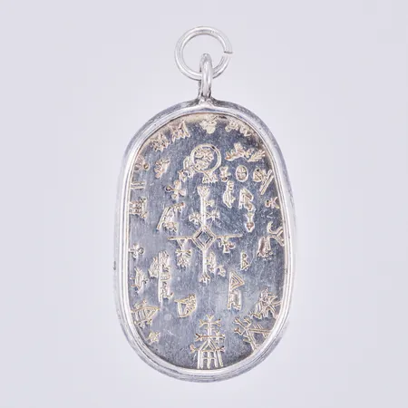 Hänge runskrift, längd ca 3,1cm, bredd ca 16mm, Lagerströms Fabriks Aktiebolag år 1972, silver 830/1000  Vikt: 6,5 g
