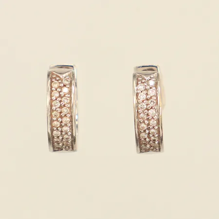 Ett par örhängen, diamanter 32 x ca 0,005ct, Ø12mm, bredd 3,6mm, vitguld, 18K  Vikt: 3,9 g