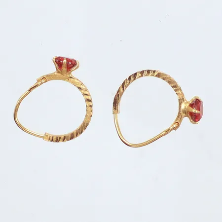 Ett par örhängen creoler, röda stenar, Ø14,8mm, 21K Vikt: 1,2 g
