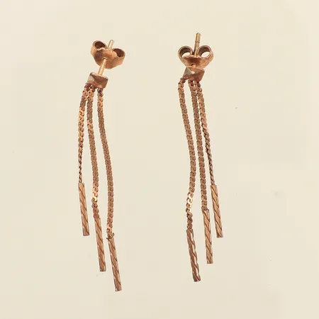 Ett par örhängen, längd 45mm, bredd 4mm, förgyllda, 835/1000 silver  Vikt: 2,4 g