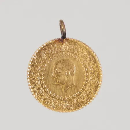 Mynt, Ataturk, Ø ca 17,8mm, år 2003, ögla oädel metall, något ojämn/skev, 22K  Vikt: 1,8 g