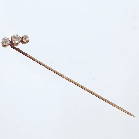 Nål med 3st gammalslipade diamanter defekta mycket inneslutningar, 14K Vikt: 1,7 g