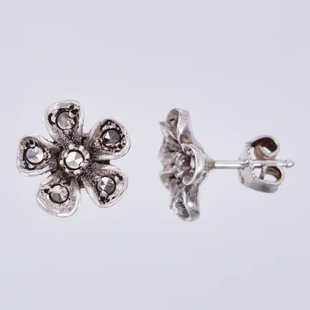 Ett par örhängen med markasiter, Ø 12mm, 835/1000, silver Vikt: 2,7 g