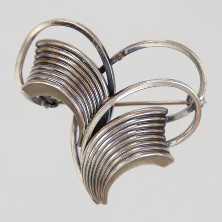 Brosch, ca 40x40mm, liten skada, 835/1000 silver Vikt: 9 g