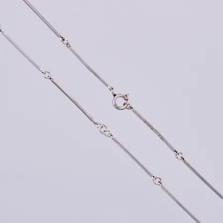 Collier, längd ca 60,5cm, bredd ca 1-2mm, Alton 1951, silver 830/1000  Vikt: 5,8 g