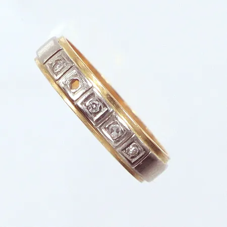 Ring tvåfärgad, Ø17, små diamanter 0,05ct enligt gravyr en saknas, gravyr, 18K  Vikt: 3 g