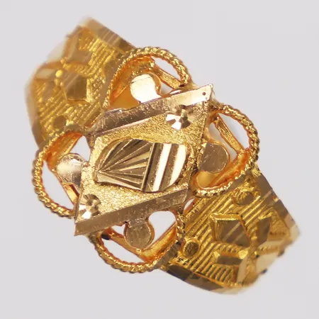 Ring, genombrutet mönster, stl 17½, bredd 3-12mm, lödning, 22K Vikt: 2,3 g