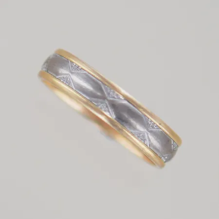 Ring vit/rödguld, Ø 20 mm, osynlig gravyr, 18K Vikt: 5,5 g