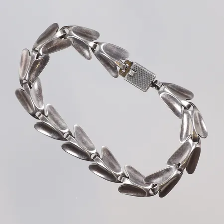 Armband Hermann Siersbøl 19cm bredd 11mm, omkring 1900-talets mitt, märkt Sterling Denmark, silver 925/1000 Vikt: 15,6 g