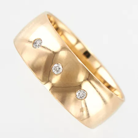 Ring med diamanter 3st 0,06 ctv, stl 17½, bredd 7mm, gravyr, 18K Vikt: 6,5 g