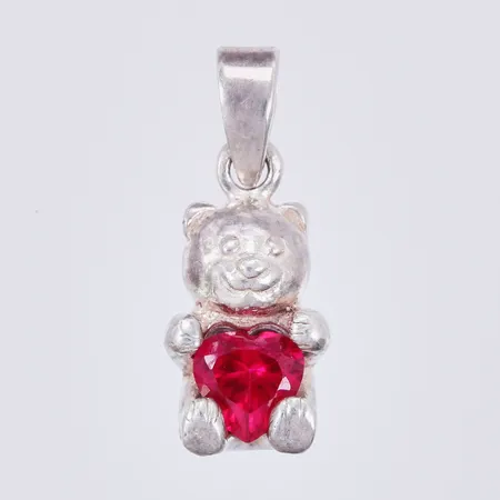Hänge, nalle med röd sten, längd: ca 18mm, bredd: ca 2-7mm, 925/1000 silver Vikt: 2 g