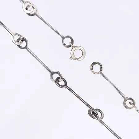 Halscollier, 71cm, bredd 1-6mm, otydlig tillverkarstämpel troligen Kultakeskus Oy, Finland, importstämpel, påtagligt slitage, utbytt lås, silver 925/1000 Vikt: 15,1 g