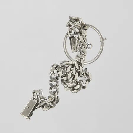 Diverse silver, defekt, 830-925/1000 silver Vikt: 8,2 g
