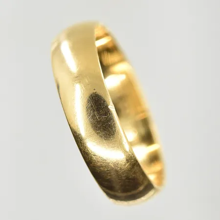 Ring, stl 18, bredd 5 mm, Schalins, mindre hack på skena, 18K. Vikt: 4,3 g