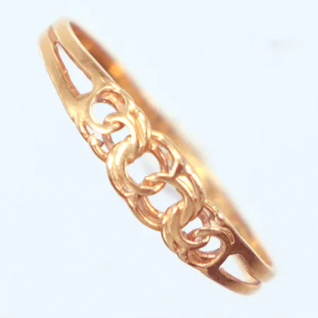 Ring Bismarck, Ø18¾, bredd 4,4mm, något ojämn, 18K  Vikt: 1 g
