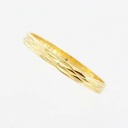Ring stl 16¼, bredd 2mm, gravyr, 18K  Vikt: 0,8 g