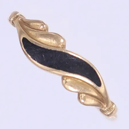 Ring med emalj, stl 16¾, bredd 1-5mm, bucklig, 14K Vikt: 1,3 g