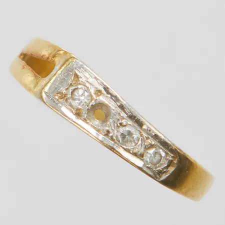Ring, defekt, skev, saknar stenar, 18K Vikt: 1,9 g