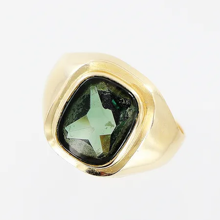 Klackring stl 20½, bredd 3-15mm, grön sten, 18K Vikt: 5,3 g